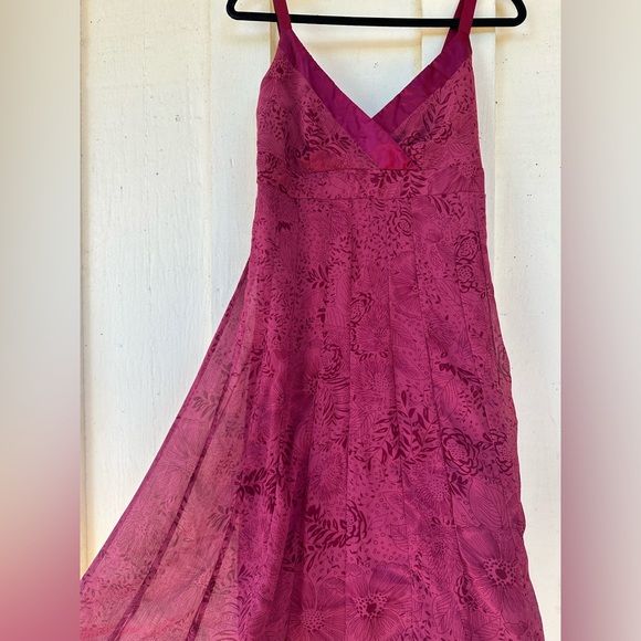 Flowy pink dress, floral pattern - Picture 1 of 3